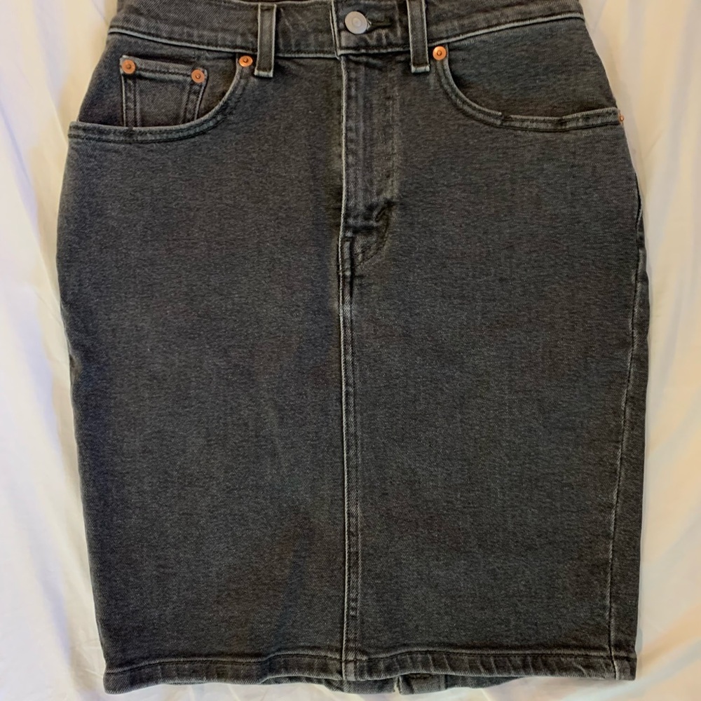 Levi’s Denim Skirt SIZE 25